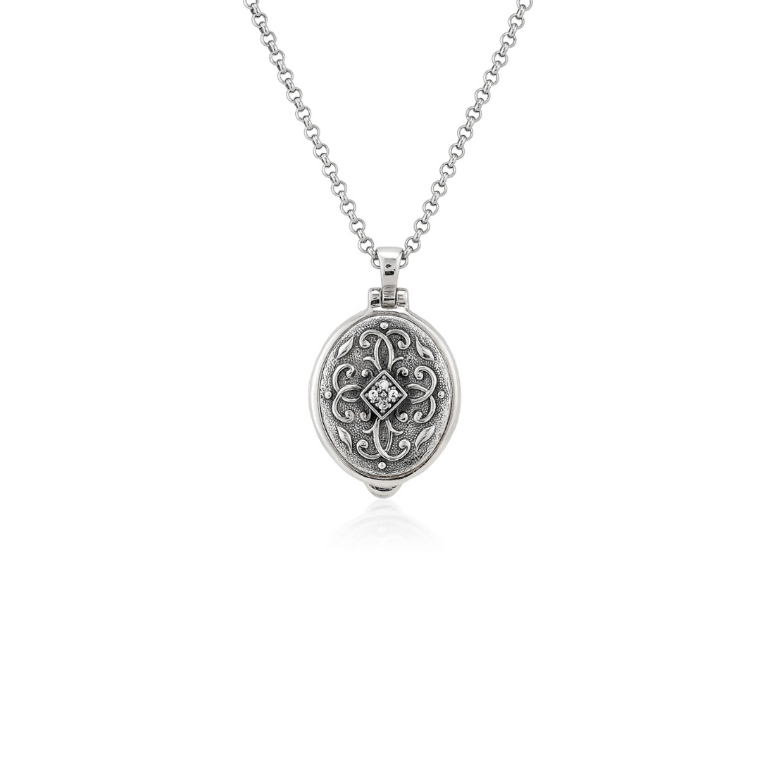 Oval Locket with Diamonds – beryl